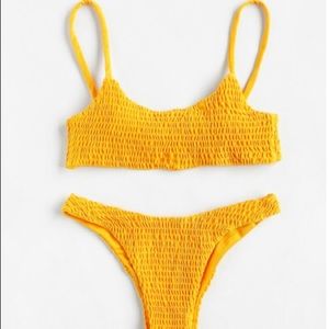 Yellow cheeky bikini 👙